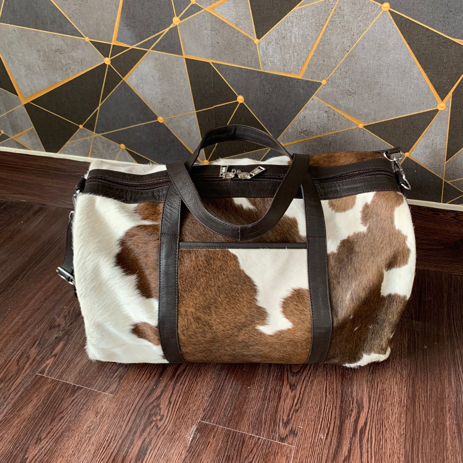 Classic design meets durability in our cowhide duffle bag. Time-tested.