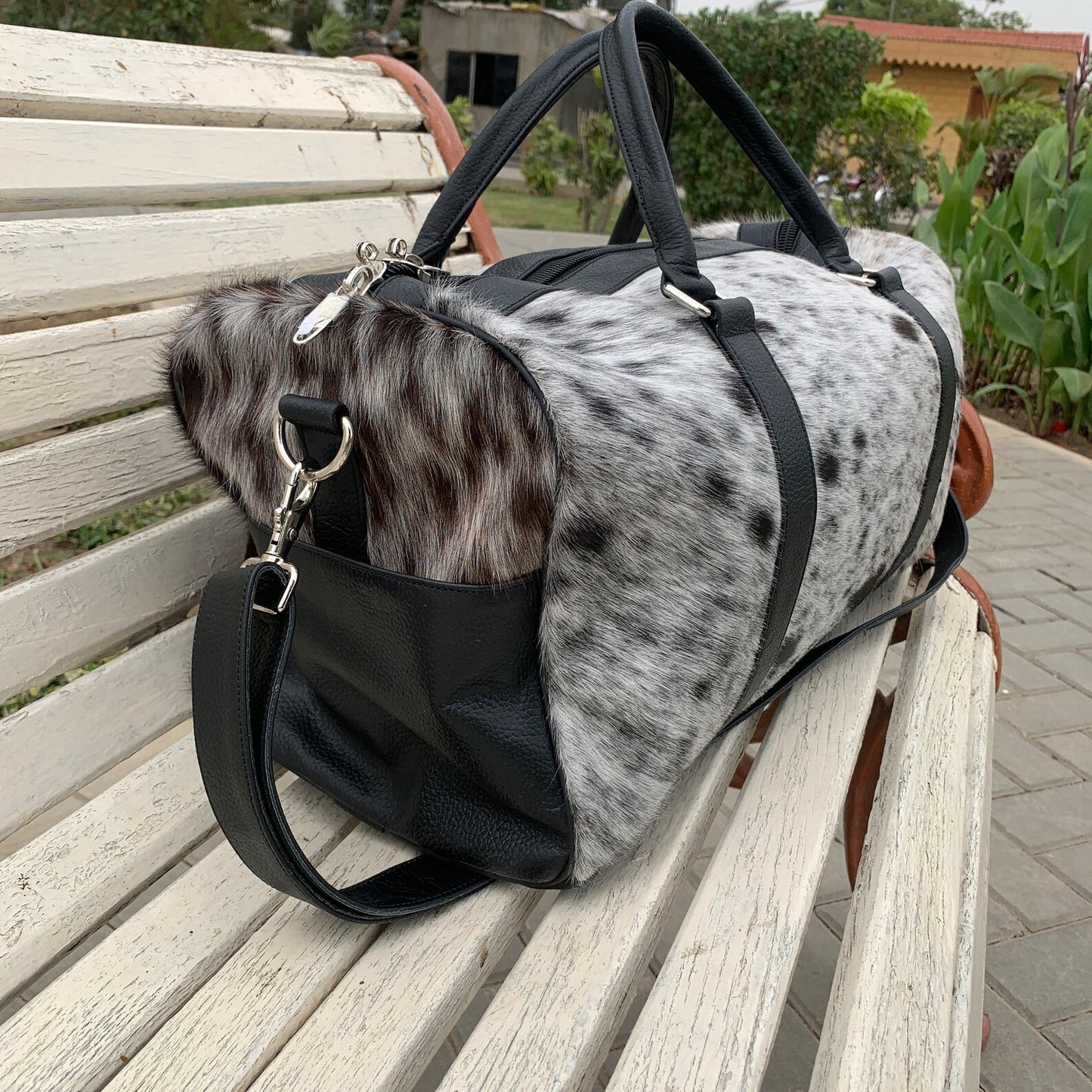Venture forth with this cowhide travel bag, a testament to your wanderlust and appreciation for timeless craftsmanship.