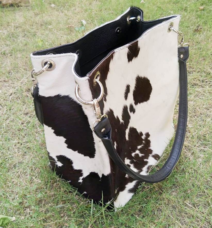 Some women prefer to wear their shoulder bag across the body, while others simply drape it over one shoulder. No matter how you wear it, a cowhide bag is a great way to keep your hands free while carrying all of your essentials.