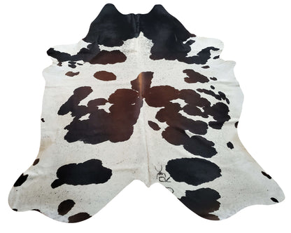 Brown white belly cowhide rug is great for modern or western style interior, it comes with the right pattern gives your space warmth and texture