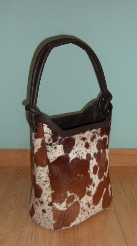 This new western cowhide shopper bag is great for shopping, Perfect for hustle and bustle days, this bag will make your life easier. With plenty of space for all your essentials, you'll love this bag!