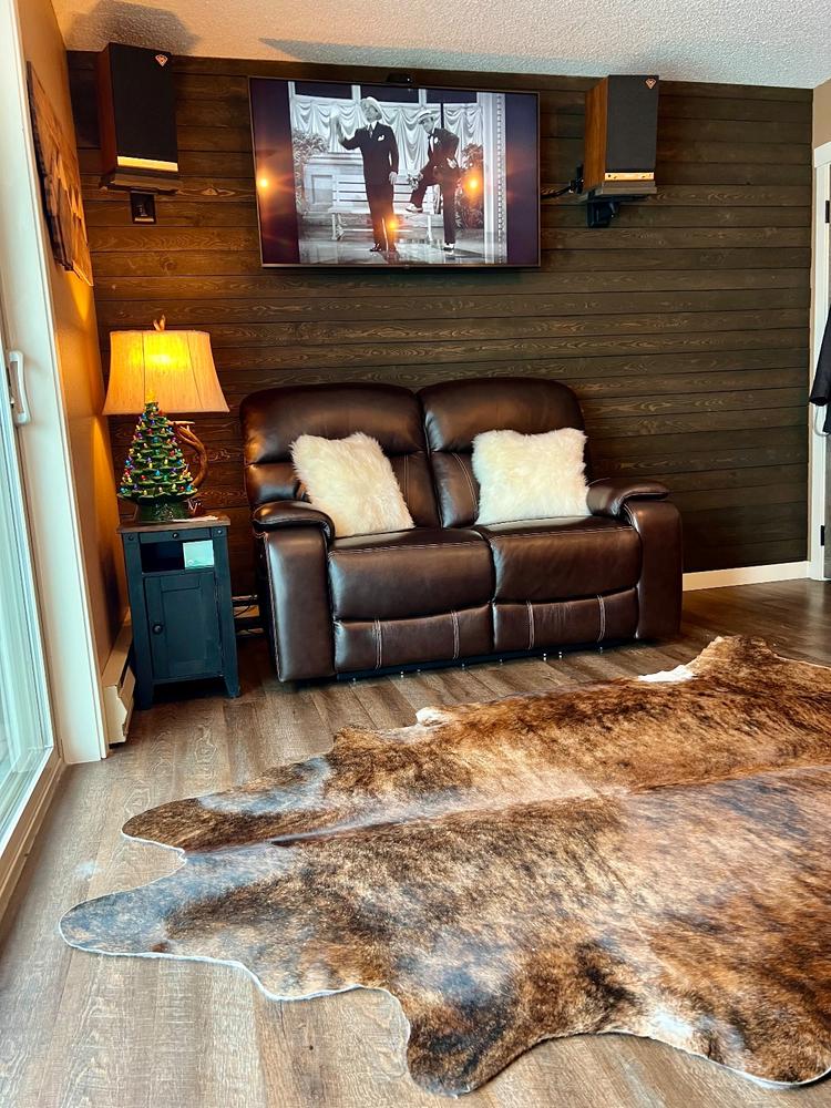 Explore the exquisite world of cowhide rugs in the USA. Enhance your home decor with these luxurious and versatile pieces.
