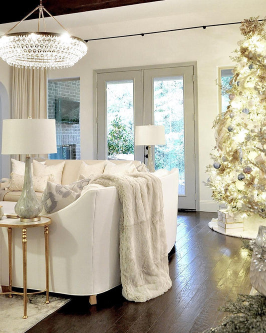 Beautiful white Christmas decor.