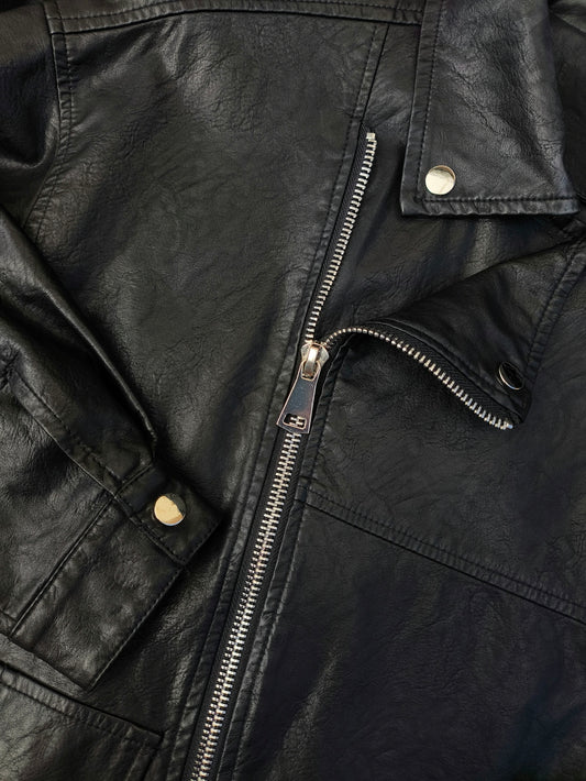 Exploring the Versatile Style of Black Leather Jackets for Every Occasion - Boho Living Room
