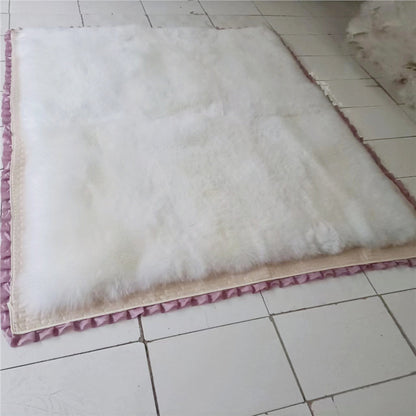 White Sheepskin Bed Pad with Soft Natural Wool Covering