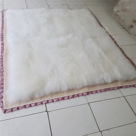 White Sheepskin Bed Pad with Soft Natural Wool Covering