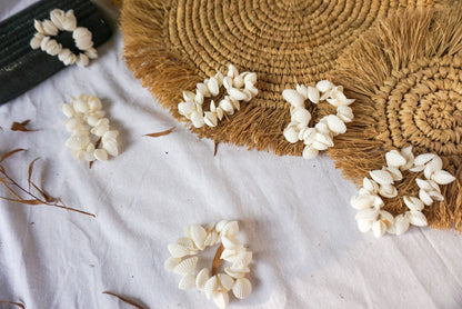 White shells coral napkin ring