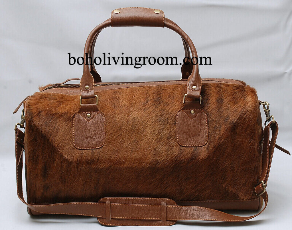Cowhide overnight bag: timeless elegance, spacious and practical for travel