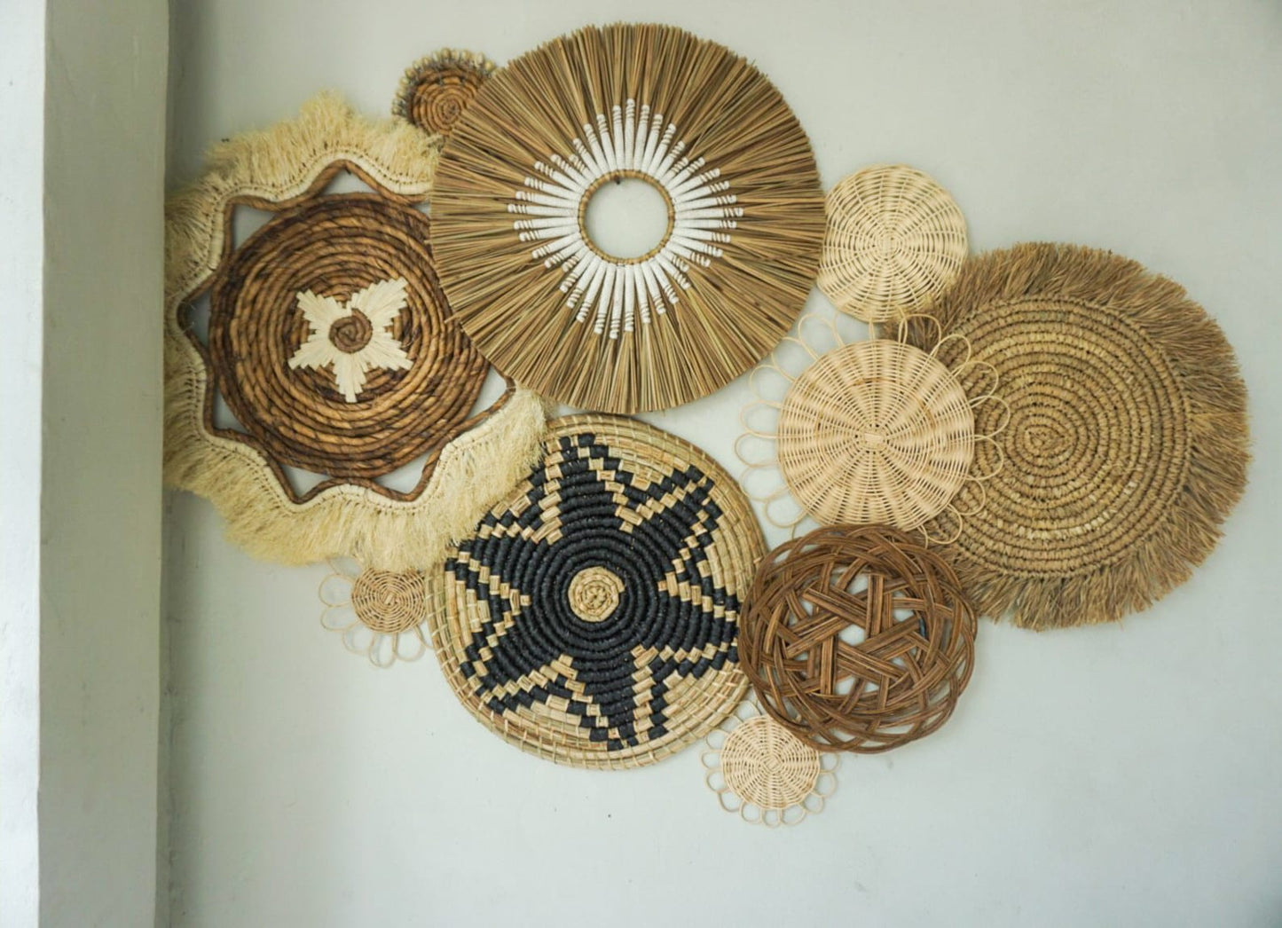 Set of 10 round natural Seagrass rattan wall decoration