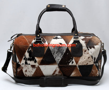 Travel in ultimate comfort with this cowhide overnight bag, your essential companion for all your journeys.