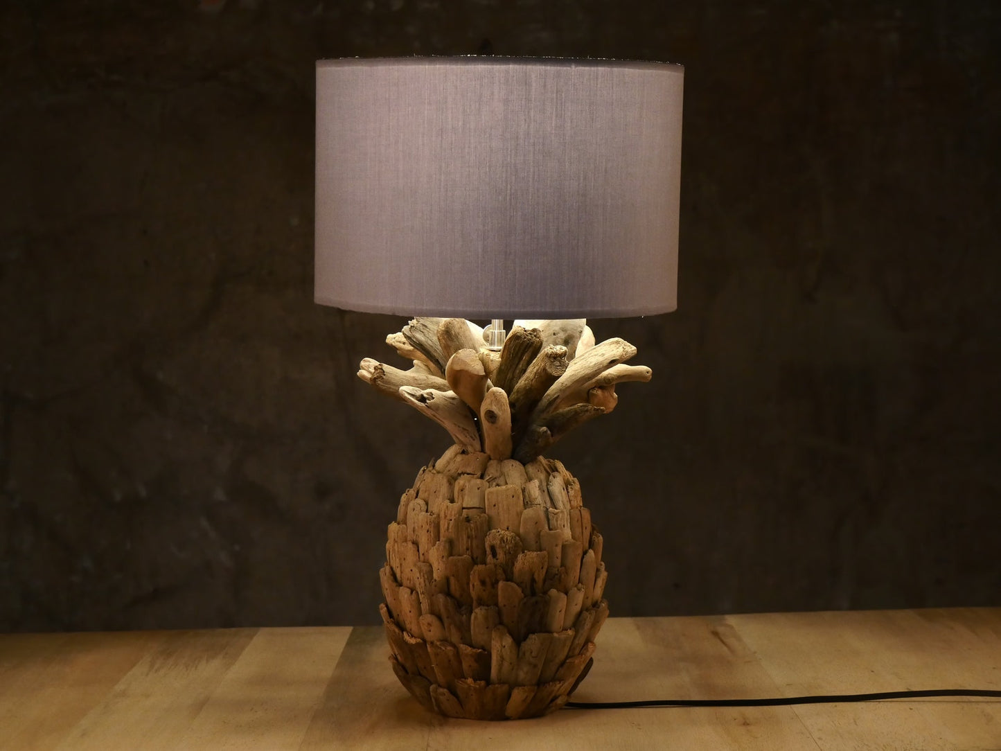 Driftwood pineapple table lamp accent