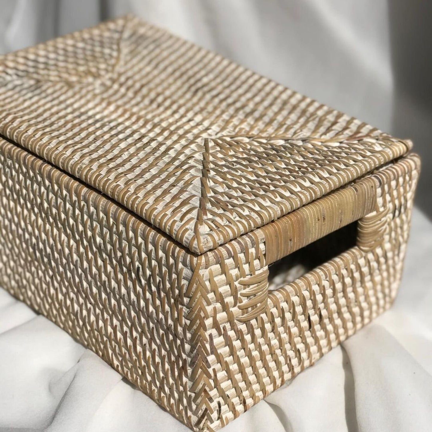 Rectangular Rattan storage basket with lid And handle