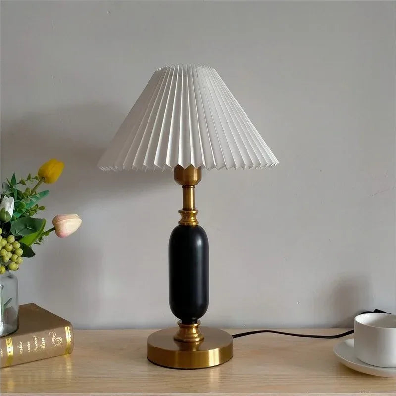 Retro pleated bedside table lamp column base 28cm white pleated lampshade + black gourd-shaped base 110V-120V For US CA