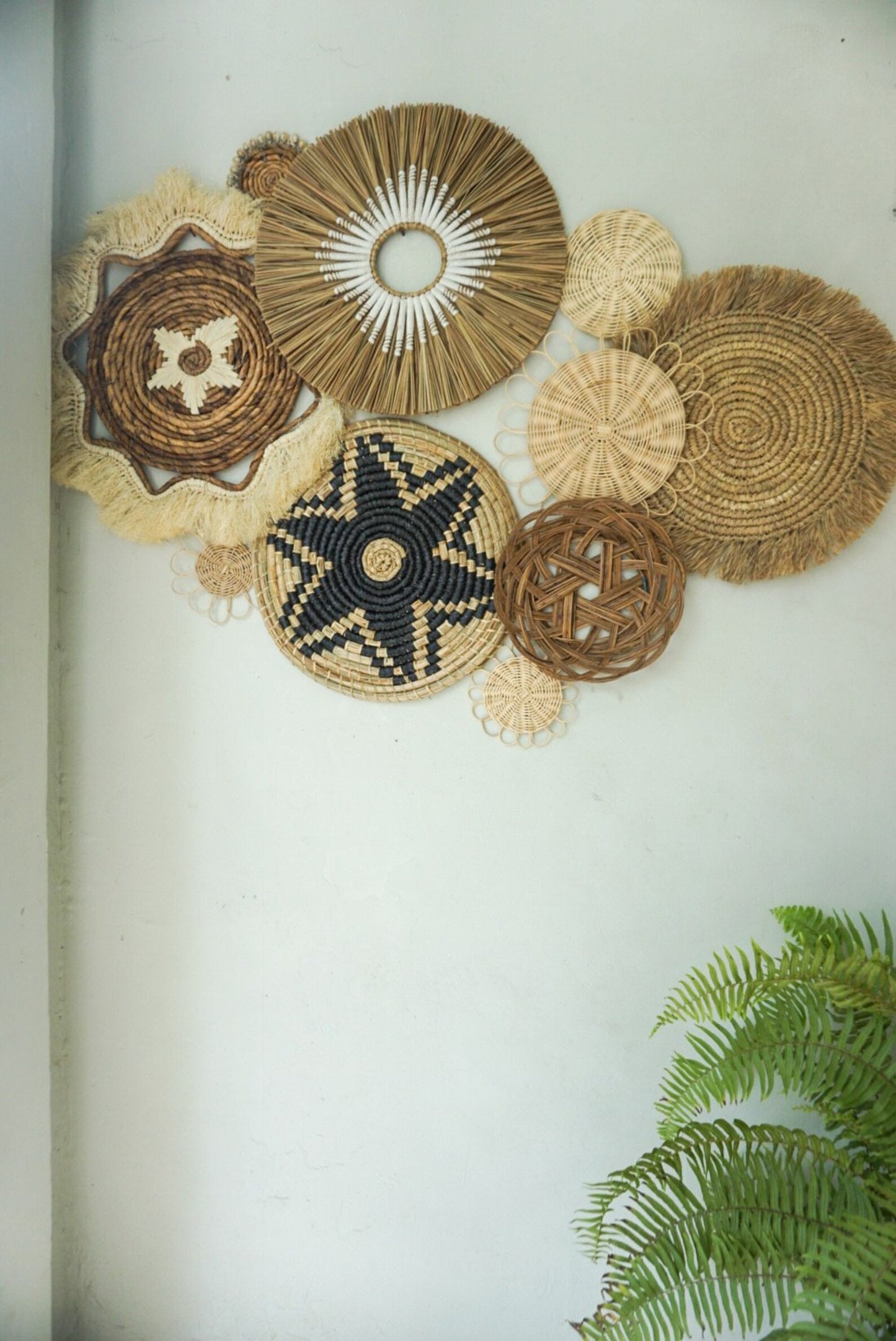 Set of 10 round natural Seagrass rattan wall decoration