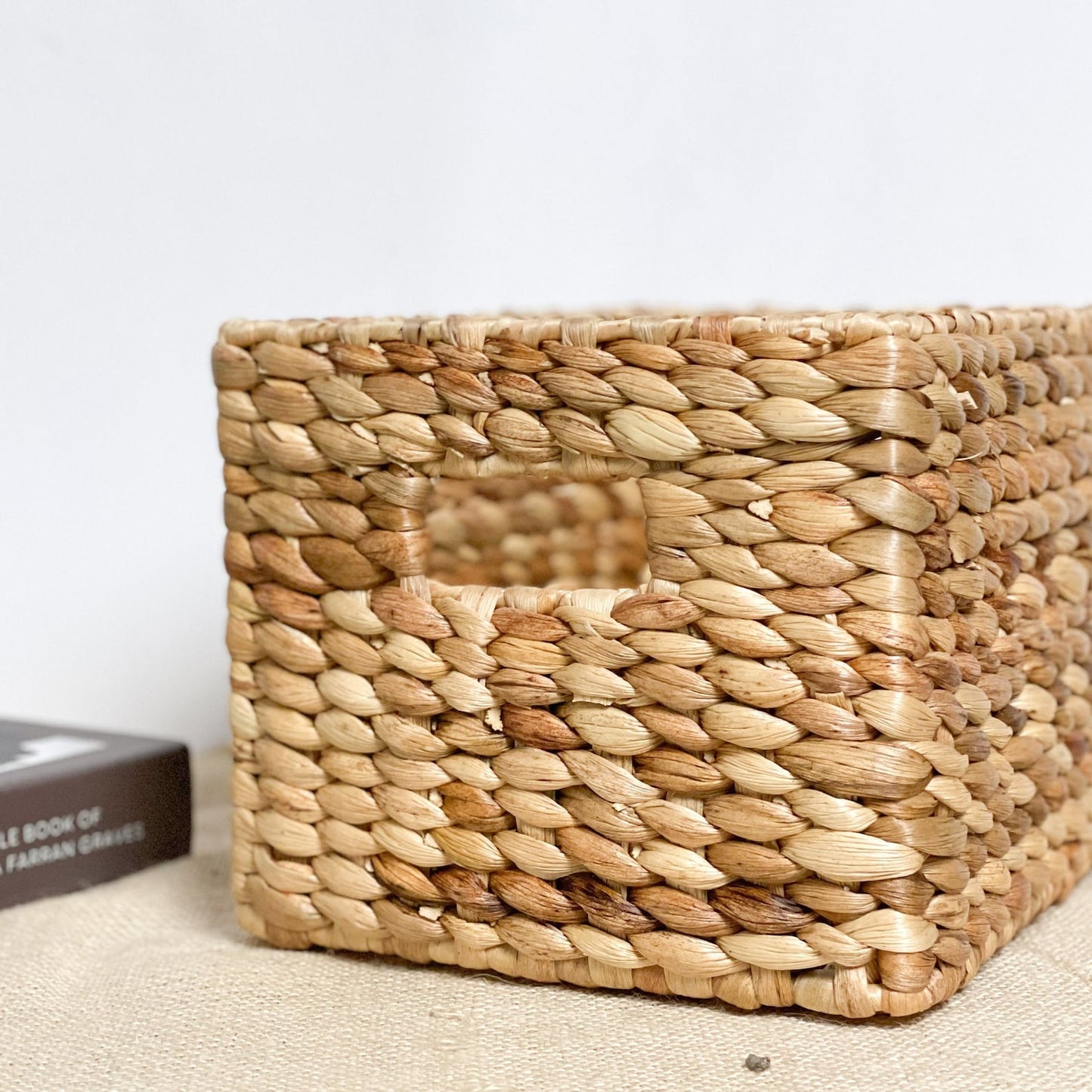 Natural dried water hyacinth storage basket with handle