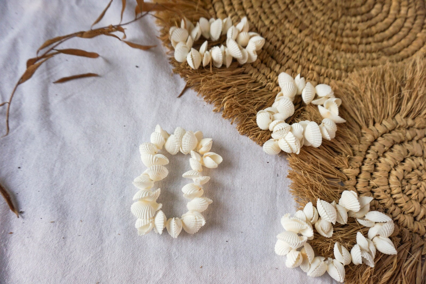 White shells coral napkin ring