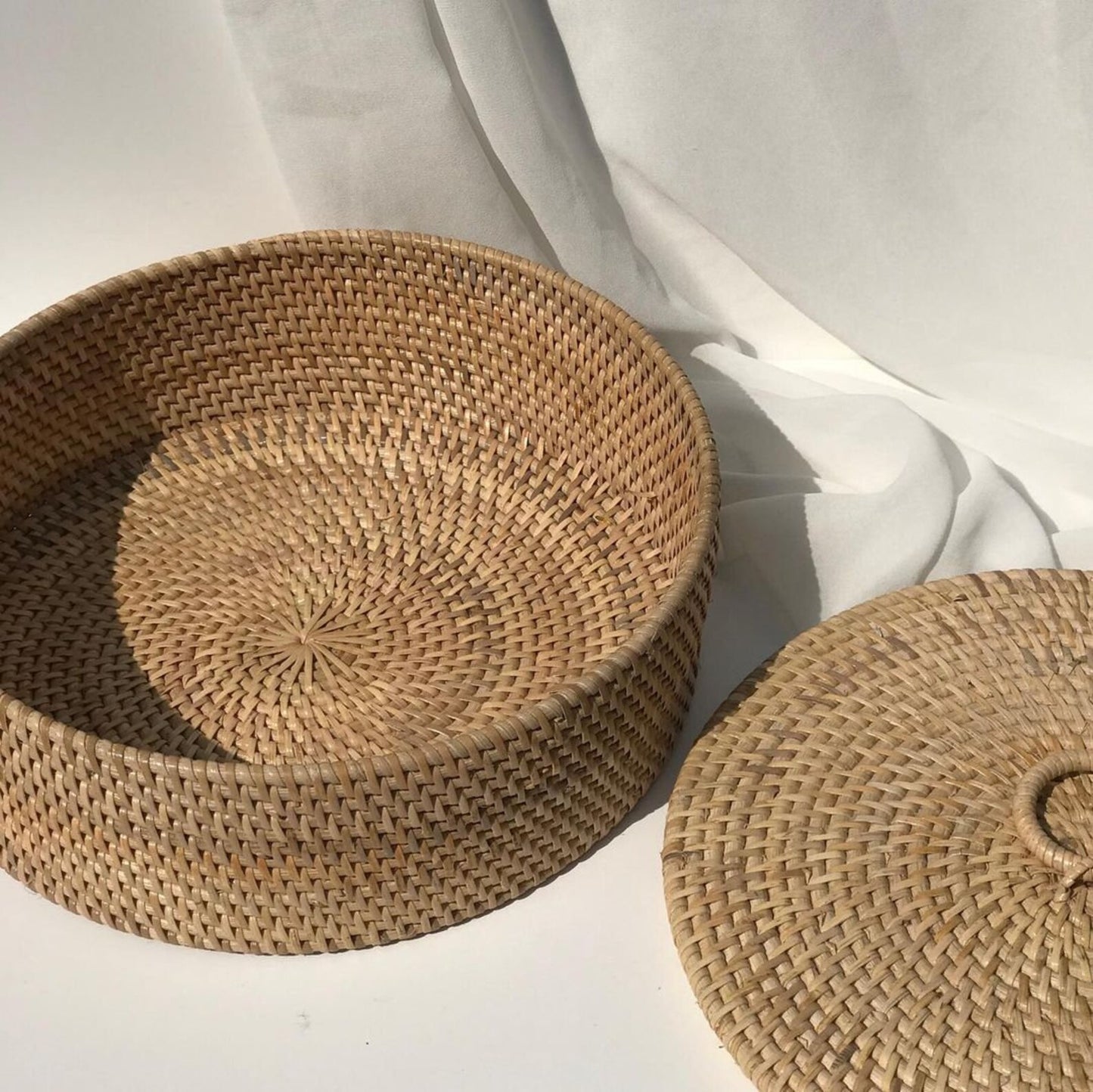 Wicker rattan basket storage with lid