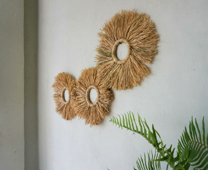 Seagrass palm leaves fringe round wall decor