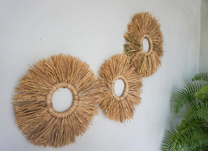 Seagrass palm leaves fringe round wall decor