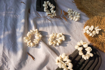 White shells coral napkin ring