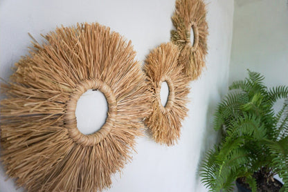 Seagrass palm leaves fringe round wall decor