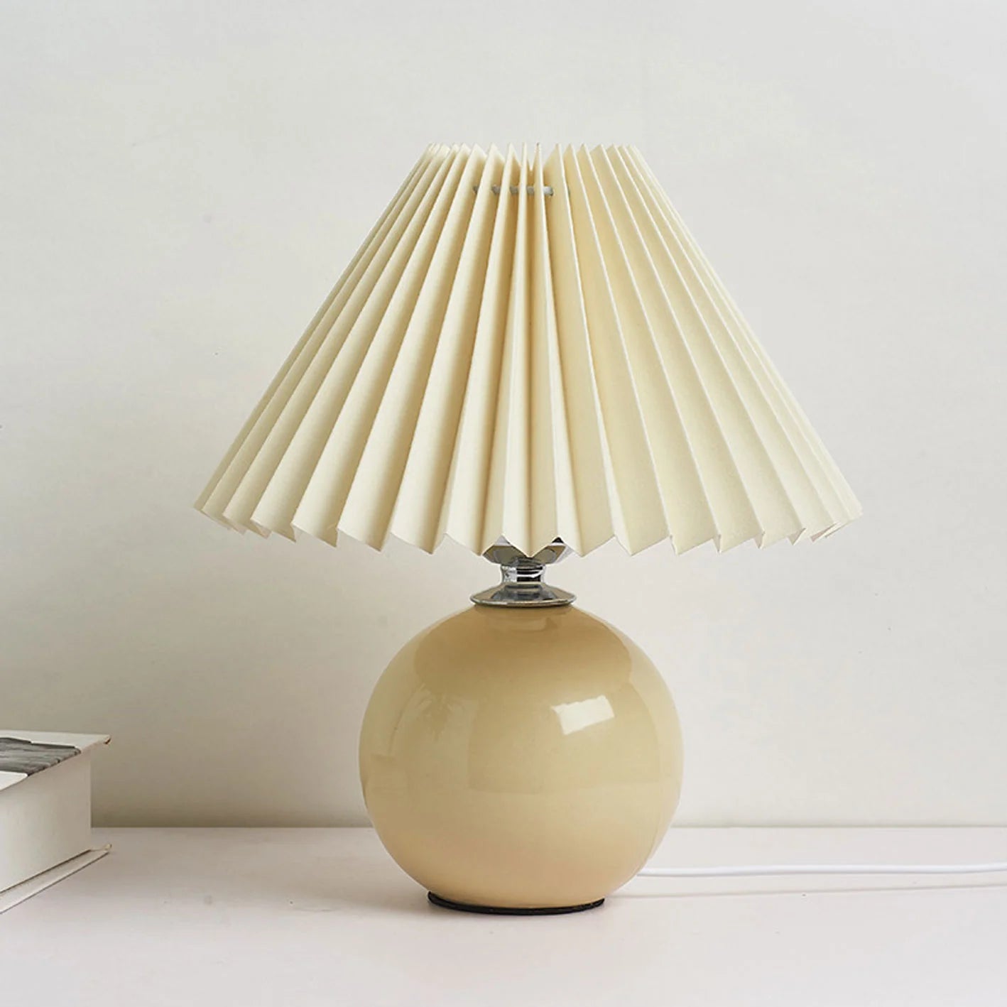 Nordic ceramic pleated bedside table lamp
