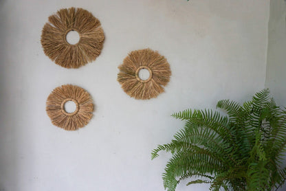 Seagrass palm leaves fringe round wall decor