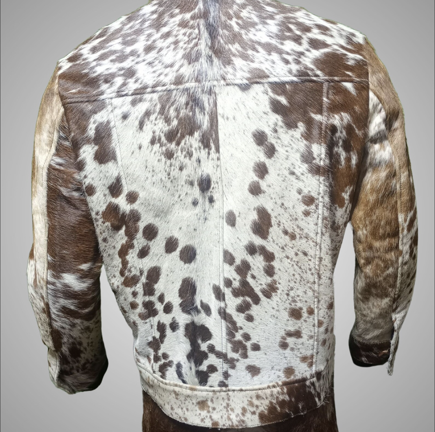 Speckled cowhide jacket with natural tricolor cow print skin. Men’s real hide jacket with fur texture, cowboy look, and button front—perfect for western events.

