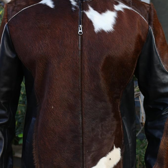 A men's cowhide jacket with tricolor tones, ideal for all-day use in any season. Features unique western and southern touches for adaptable, everyday wearability.