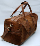 Cowhide overnight bag: timeless style, spacious and practical for travel.