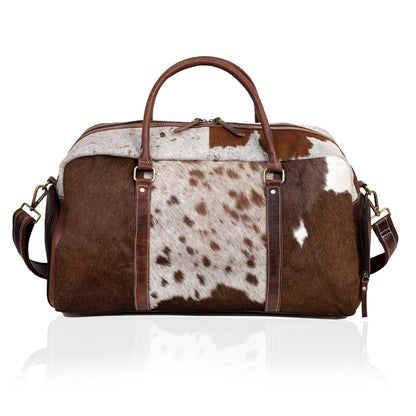 Travel in style with this cowhide travel bag, your symbol of elegance and functionality.