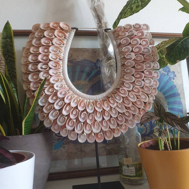 Papua pink sea shell necklace