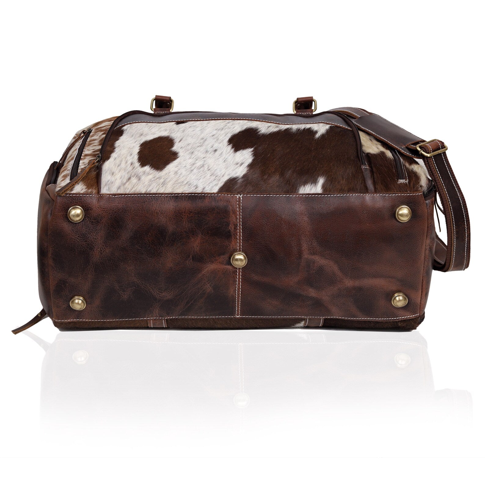 Make a statement with this cowhide overnight bag, your symbol of refined luxury.
