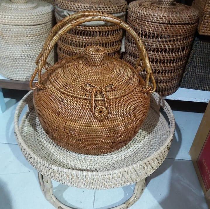 Bali Rattan Pot Bag With Lid and Arched Handle