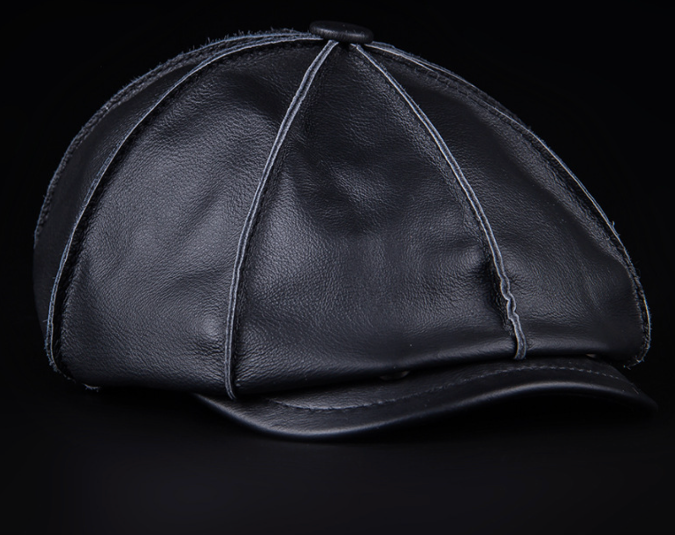 Leather Gatsby cap with brass closure