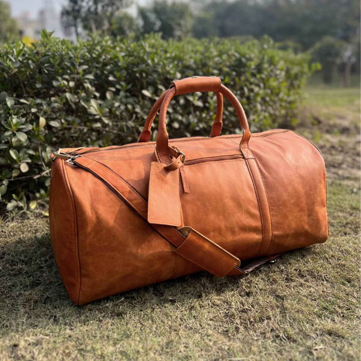 Leather weekender bag with shoe compartment featuring organized travel storage, YKK zippers and sturdy full grain cowhide leather.