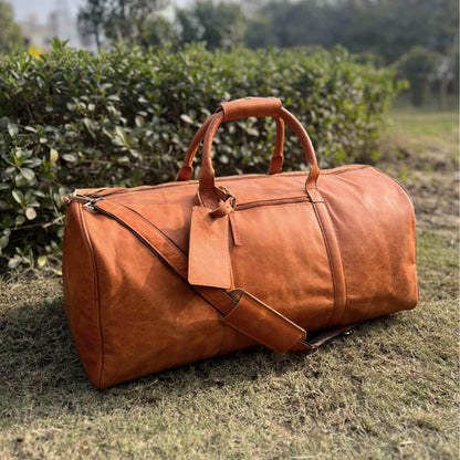 Leather weekender bag with shoe compartment featuring organized travel storage, YKK zippers and sturdy full grain cowhide leather.