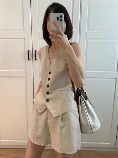 Women's Sleeveless Vest And Pocketed Shorts