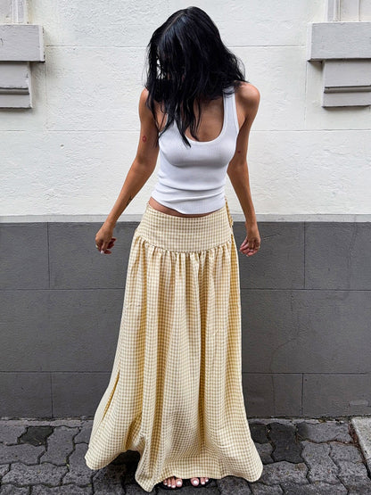 Beige gingham maxi skirt with pleated long shape