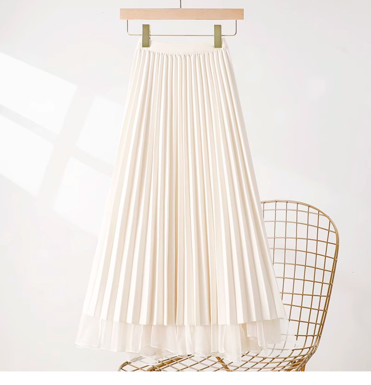 White pleated mesh skirt with elastic waistband
