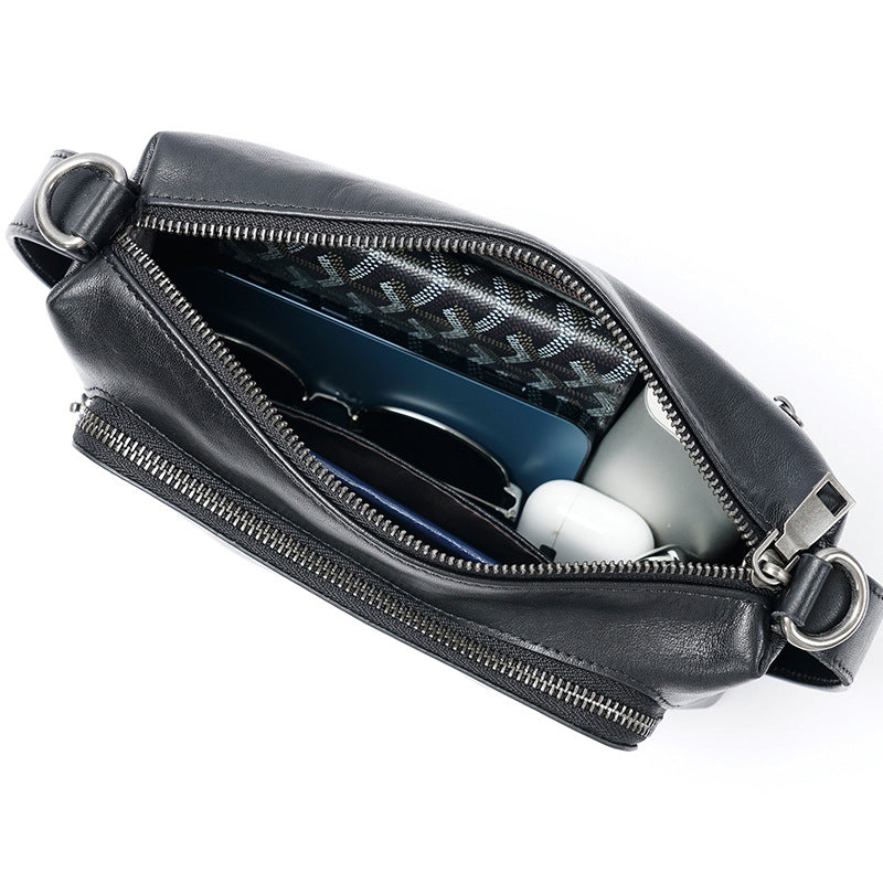 Seitentasche aus Leder für Herren – vielseitig tragbar als Brusttasche oder Crossbody-Bag mit elegantem, funktionalem Design.

