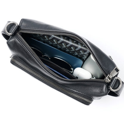 Seitentasche aus Leder für Herren – vielseitig tragbar als Brusttasche oder Crossbody-Bag mit elegantem, funktionalem Design.

