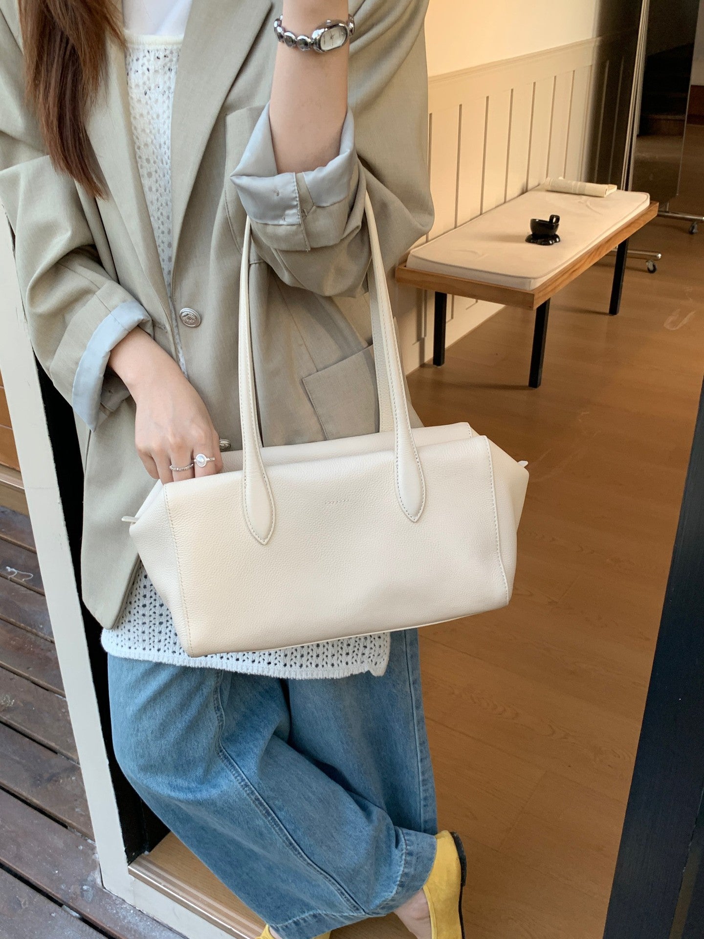 Top-grain cowhide Boston shoulder baguette bag