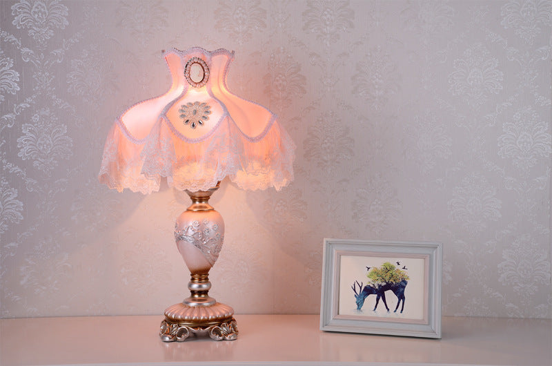 Pastoral pink lace bedside table lamp