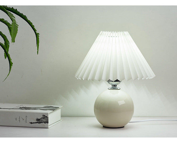 Nordic ceramic pleated bedside table lamp