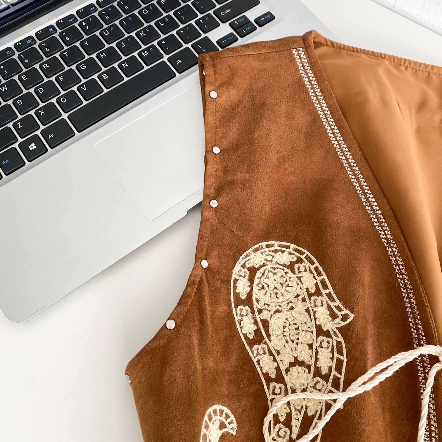 Women Embroidered Chenille Vest V-Neck Lace-Up with Tassel