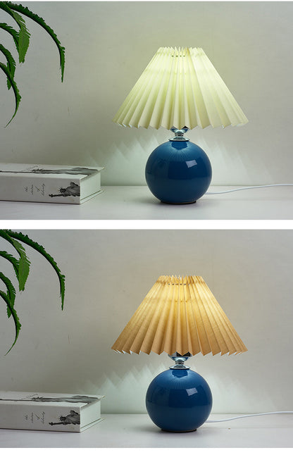 Nordic ceramic pleated bedside table lamp