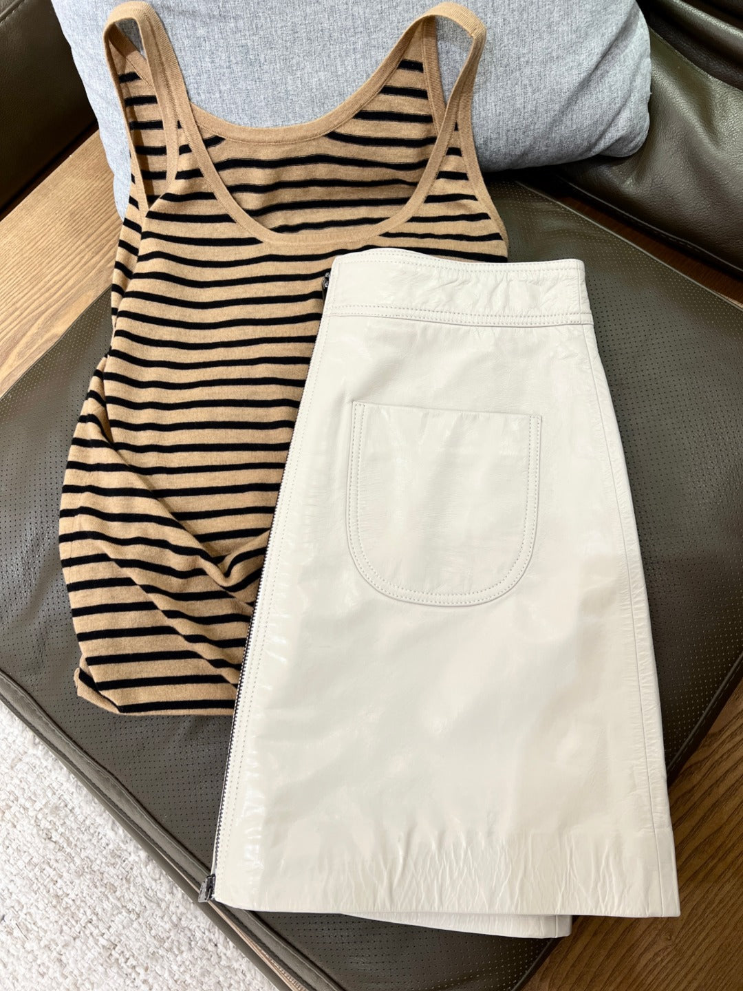 Women Off White Leather Mini Skirt With Zip Front