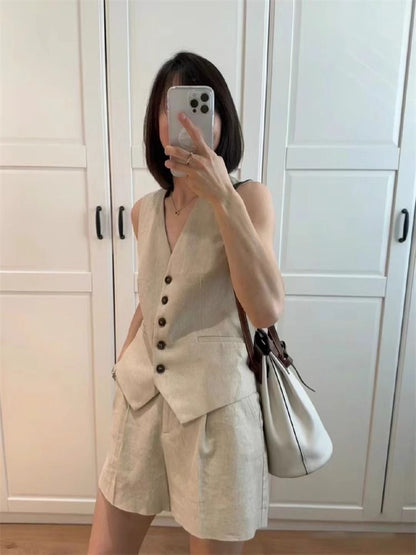 Women's Sleeveless Vest And Pocketed Shorts