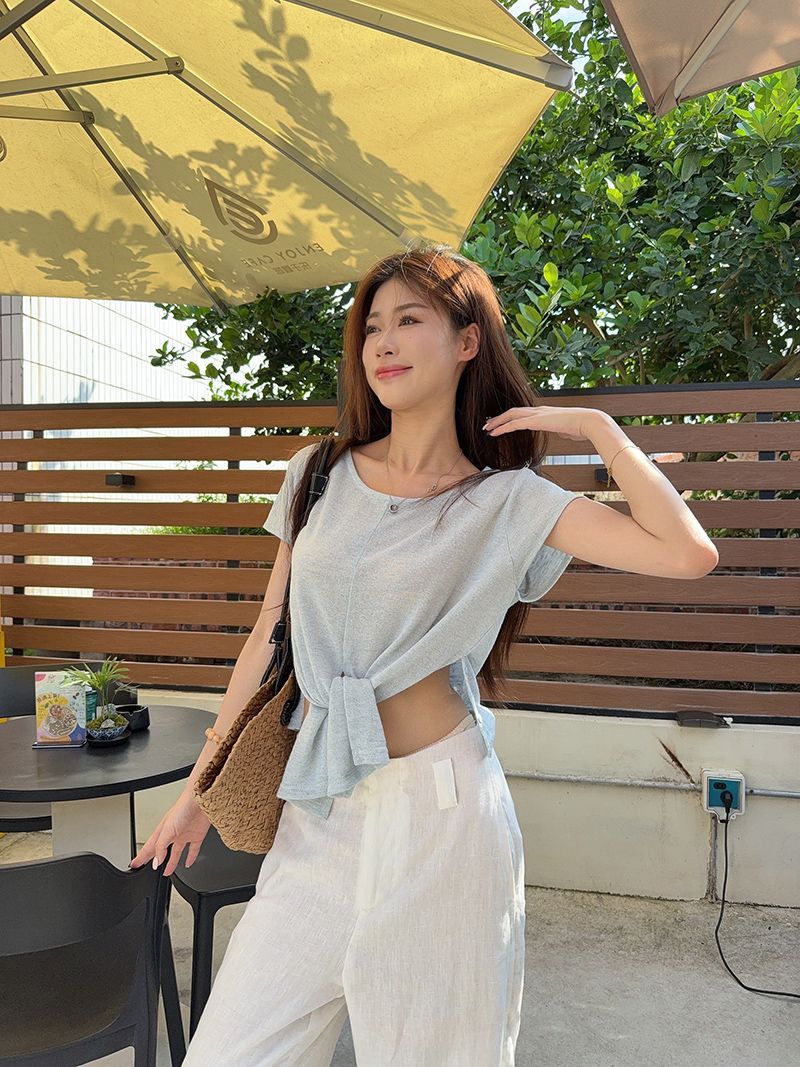 round neck t shirts for women with waist knot